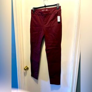 OLD NAVY Women’s burgundy pixie dress pant